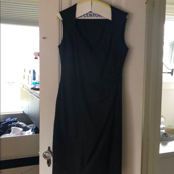 Sleeveless designer dress - Picture 1 of 3